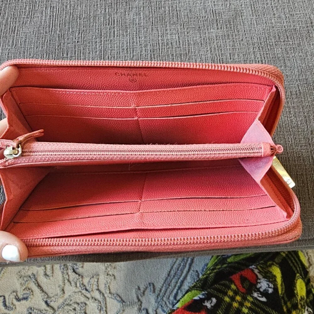 CHANEL Caviar Leather 100% Authentic CC Large Gusset Zip Around Long Wallet